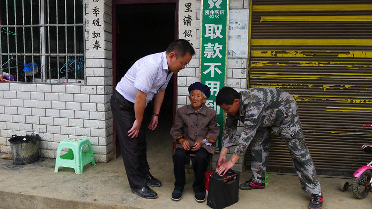 愛(ài)心捐贈(zèng)，溫暖社會(huì)，身懷著強(qiáng)烈的社會(huì)責(zé)任感